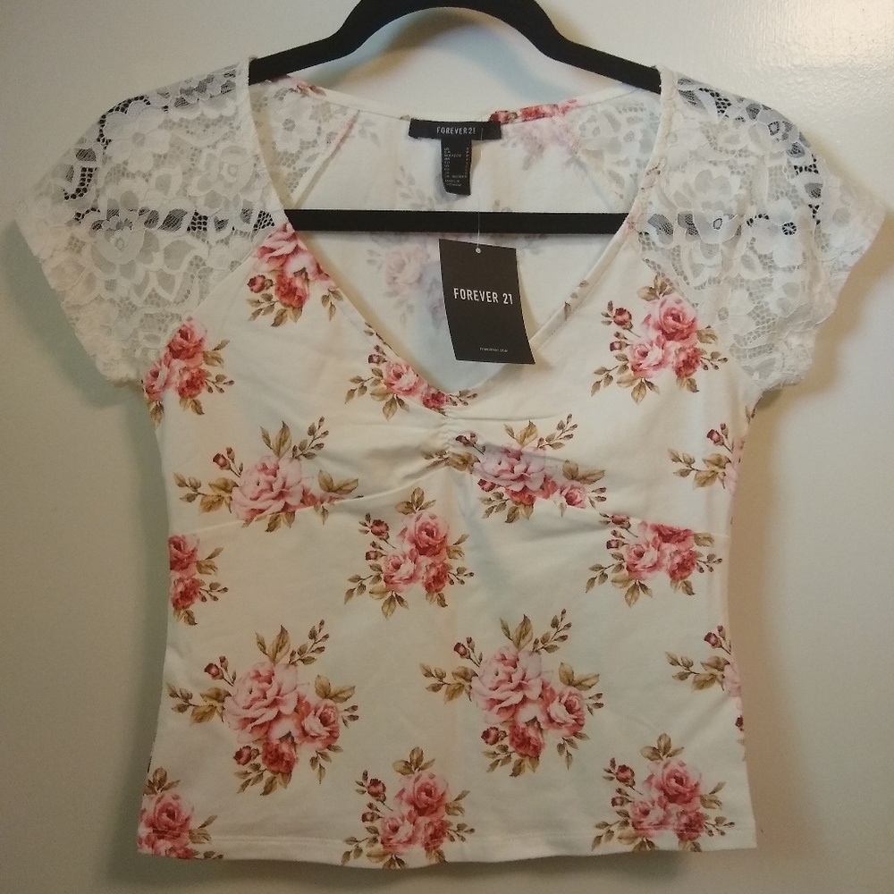 Floral v-neck top with lace sleeves NWT